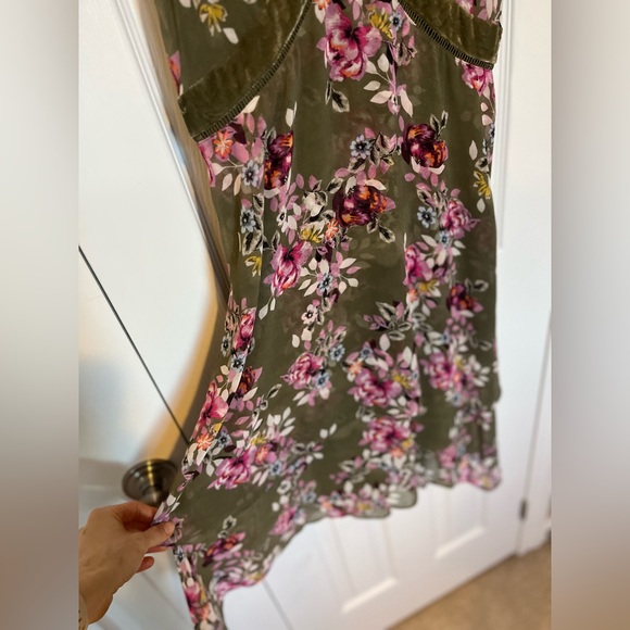 White House Black Market Handkerchief Floral Olive Velvet trim Dress Sz 10 - Picture 7 of 15